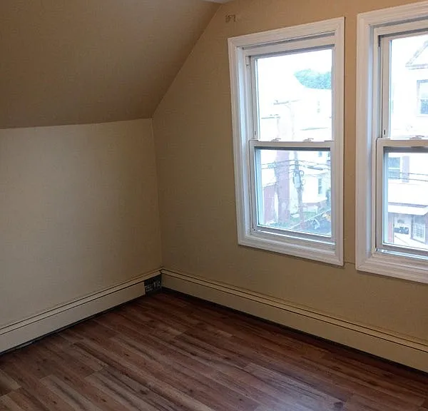 253 S 8th St — Photo 7
