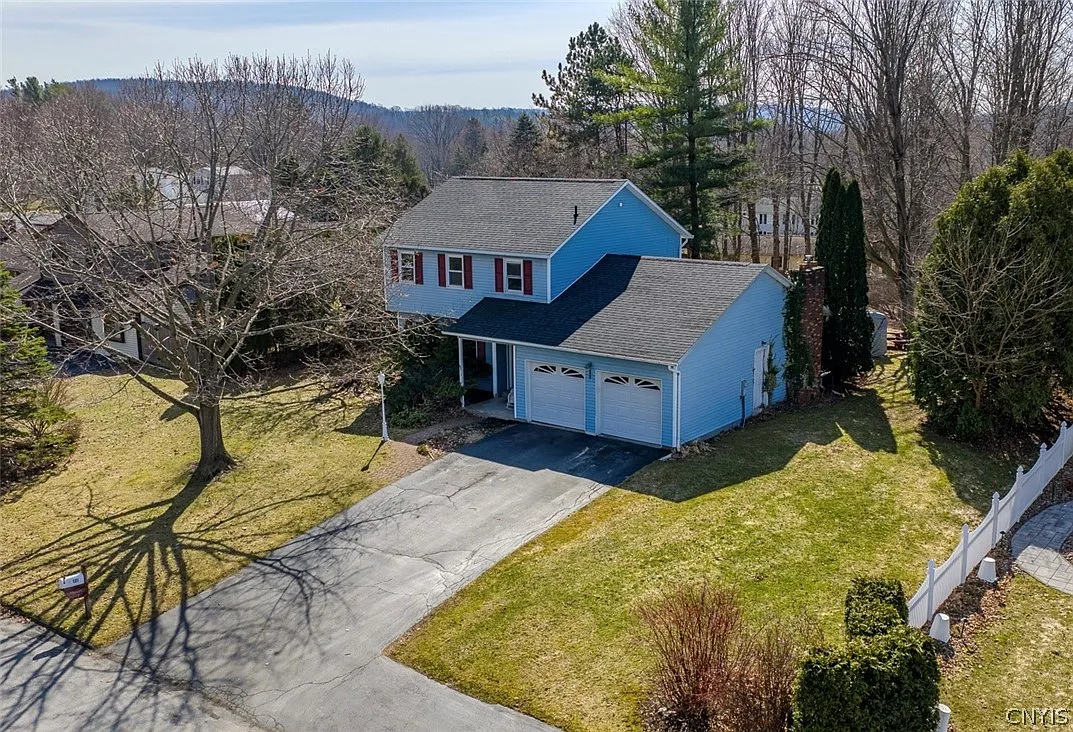 121 Boyd Ave photo 1