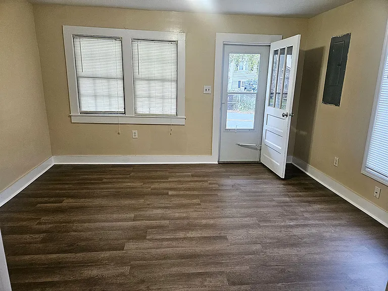 837 Sycamore Ave — Photo 8