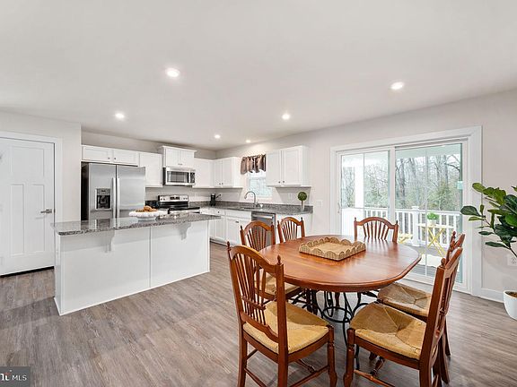 5th image of 11188 Emerald Dr