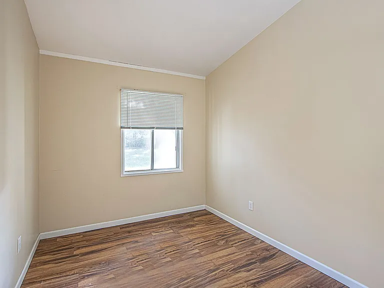 2426 Shasta Dr — Photo 12