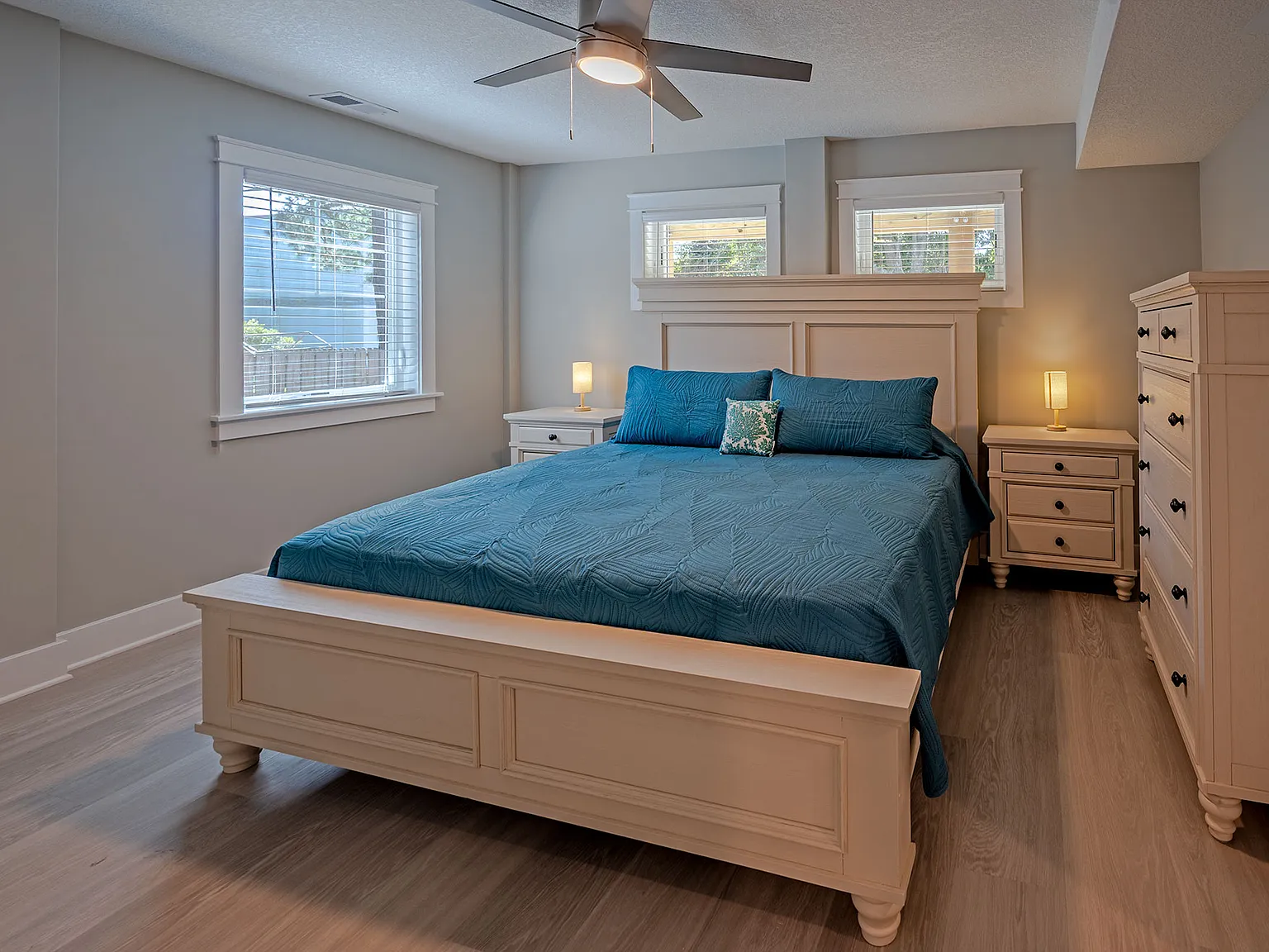 3 bed, 1400 sqft, $3,000 — Photo 4
