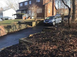 653 Meadow Rd, Smithtown, NY 11787