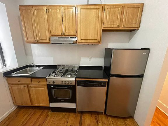 5th image of 210 W 109th St APT 22