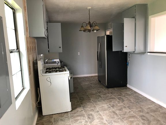 2nd image of 615 E 55th St