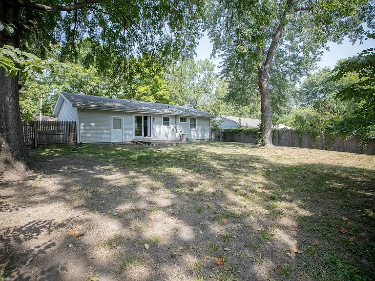 1515 W 2nd St — Photo 2