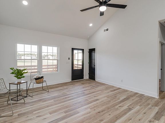 4th image of 203 Ault Rd