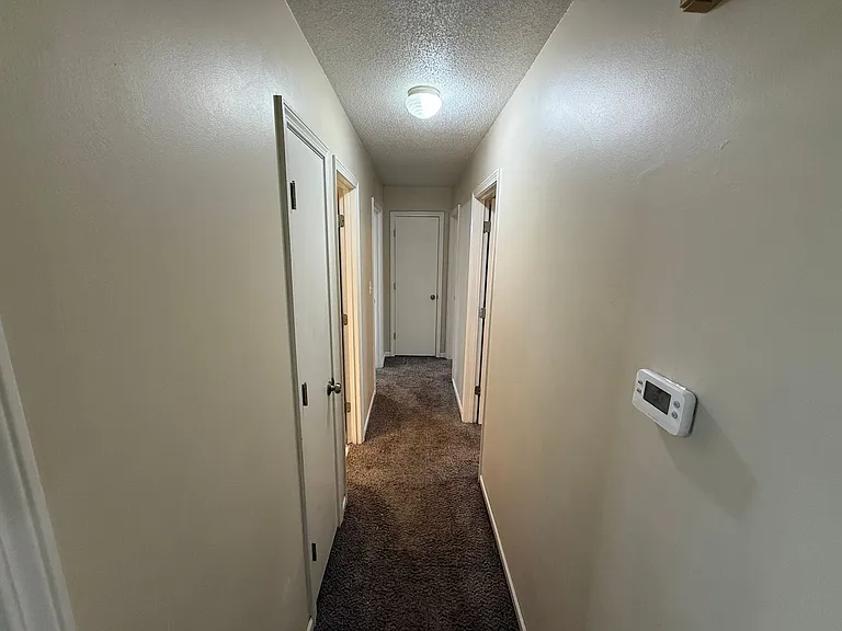 308 NE Lakeview Dr — Photo 8