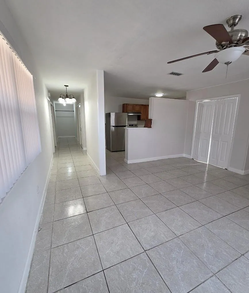 3 bed, 2.0 bath, 1400 sqft, $2,395 — Photo 3