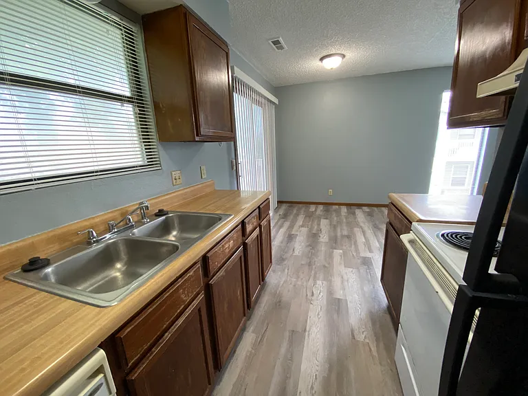 3215 S Illinois St #4 — Photo 4
