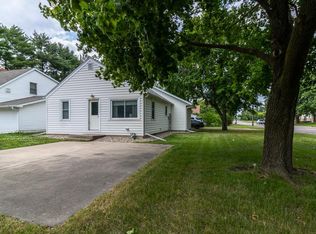 903 2nd St SW, Madelia, MN 56062