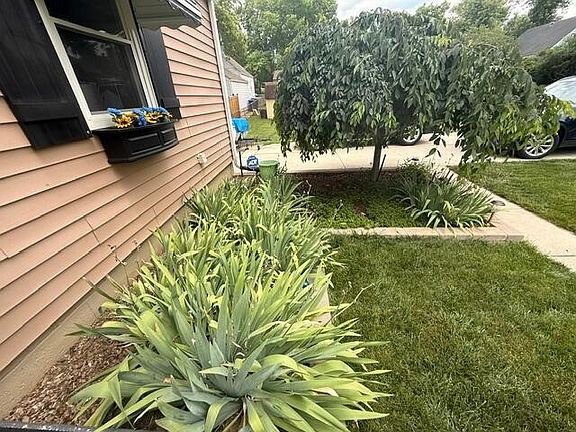 5th image of 372 E Lincoln Ave
