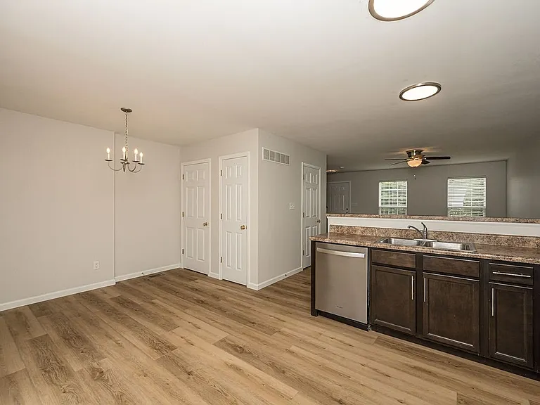 114 Willott Square Dr — Photo 7