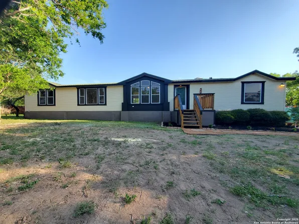 305 County Road 3821, San Antonio, TX 78253