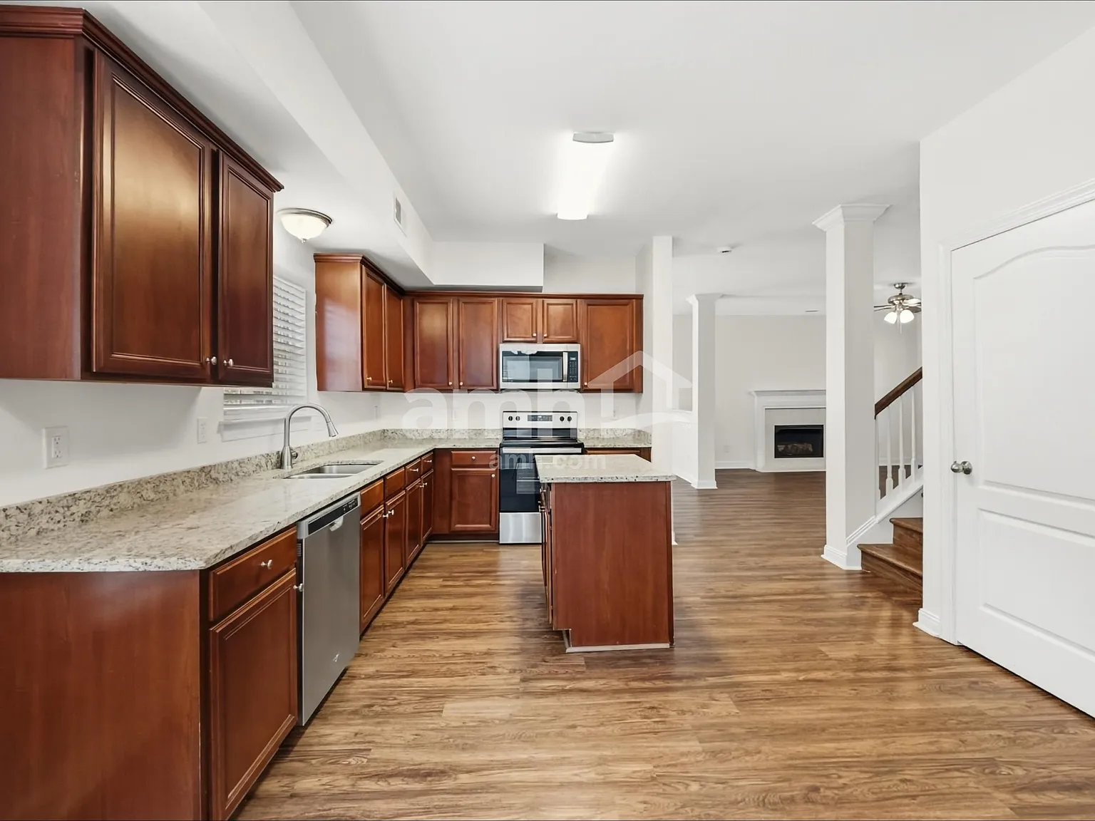3 bed, 3.5 bath, 1700 sqft, $2,575 — Photo 3