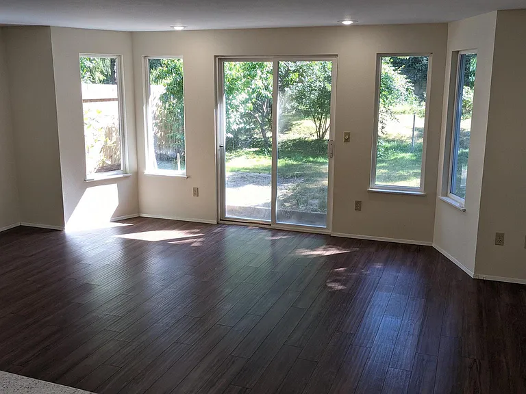 23223 Lower Dorre Don Way SE — Photo 9