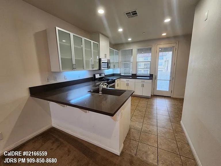 902 N Botanica Ln #D — Photo 2