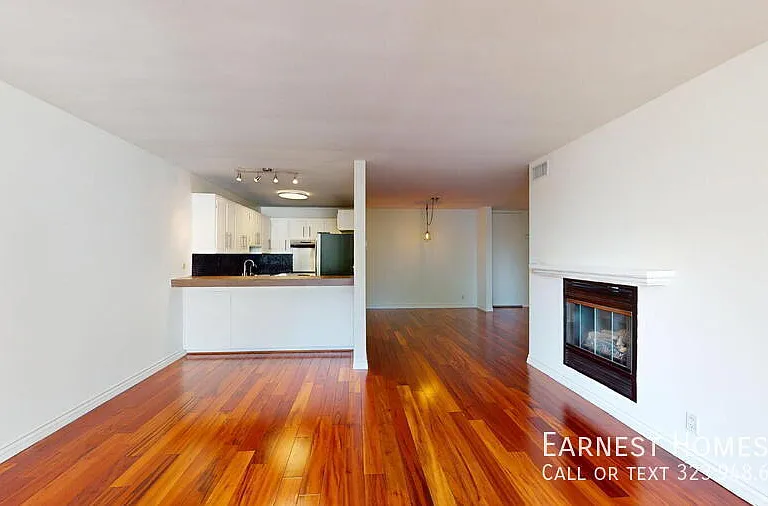 1010 N Kings Rd #310 — Photo 2