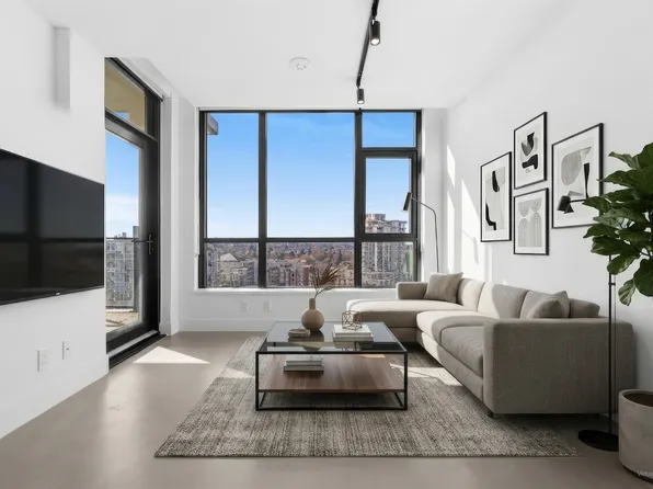 3996 Dumfries St #1105, Vancouver, BC V5N 3S3