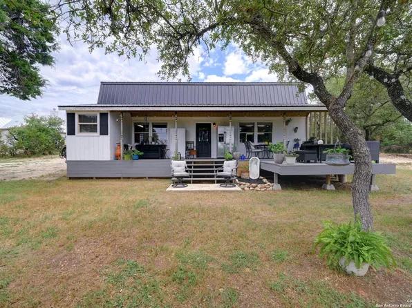 1059 Stallion Springs, Fischer, TX 78623