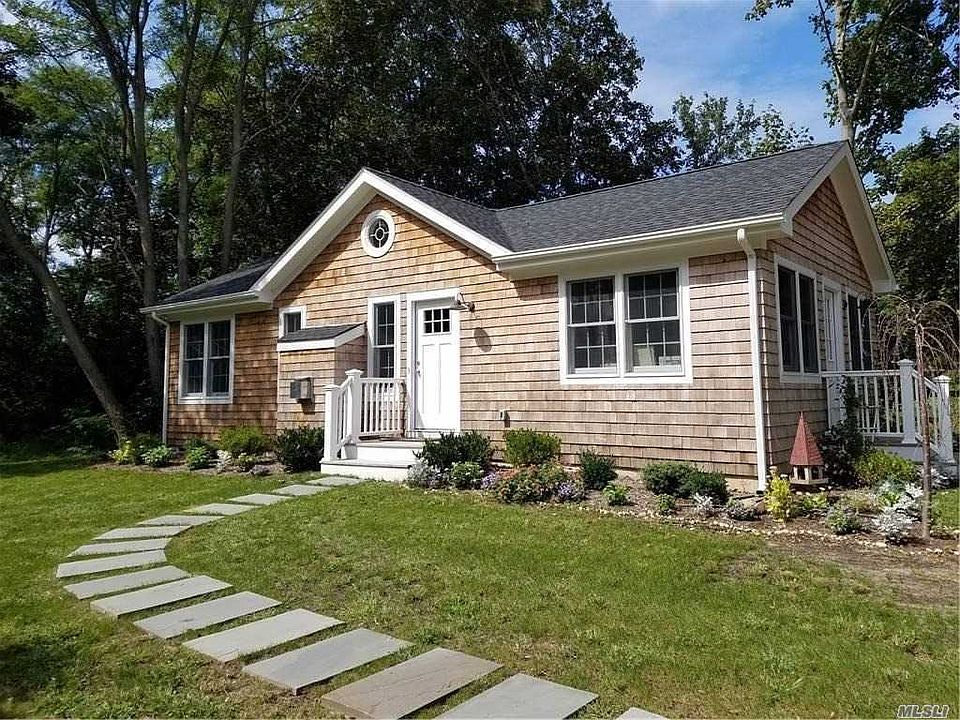 1st image of 293 Herricks Ln