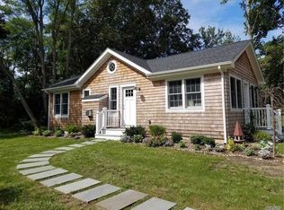 293 Herricks Ln, Riverhead, NY 11901