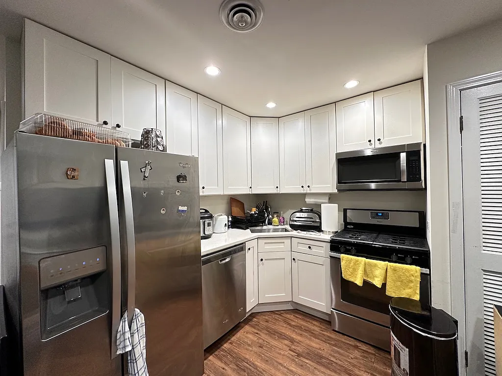 Amazing Studio, 1 Bath at Pulaski + Irving Park Road (Old Irving Park) — Photo 2