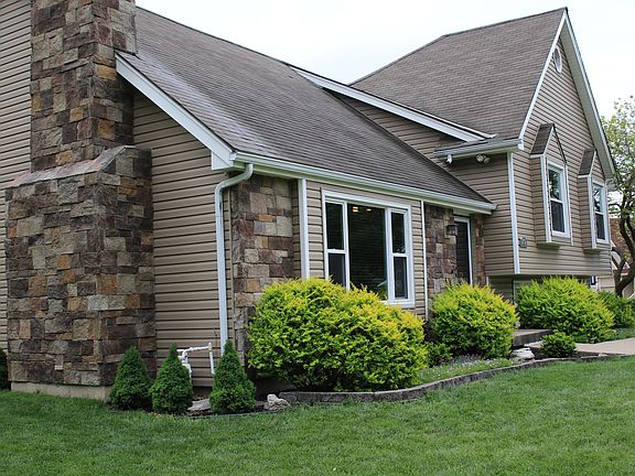 Beautiful landscaping & lawn