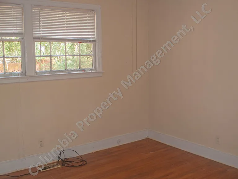 1538 Lonsford Dr — Photo 5