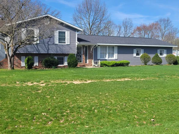 56726 Tamarac Ln, Three Rivers, MI 49093
