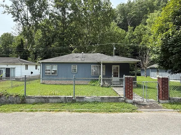 66 Central St, Oceana, WV 24870