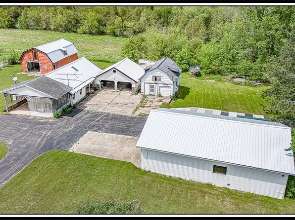 W10706 Sasse Rd, New London, WI 54961