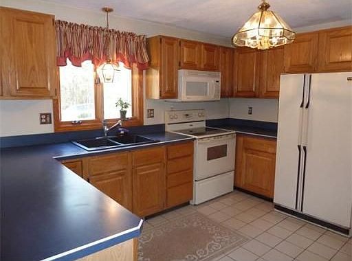 Fully Applianced Kitchen