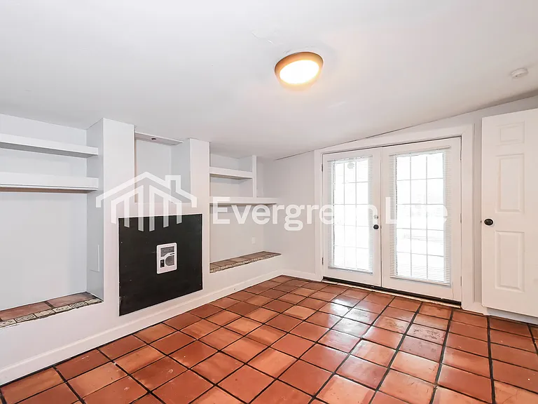 1040 Robinwood Dr — Photo 6
