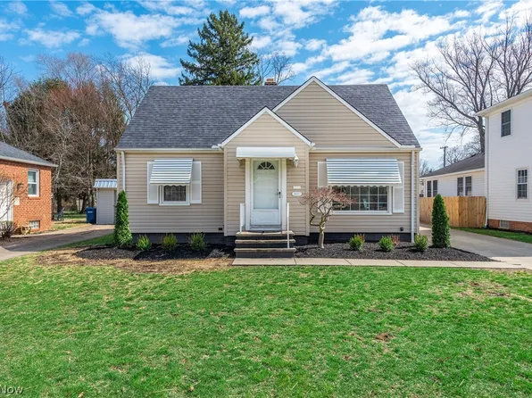 4027 W 227th St, Fairview Park, OH 44126