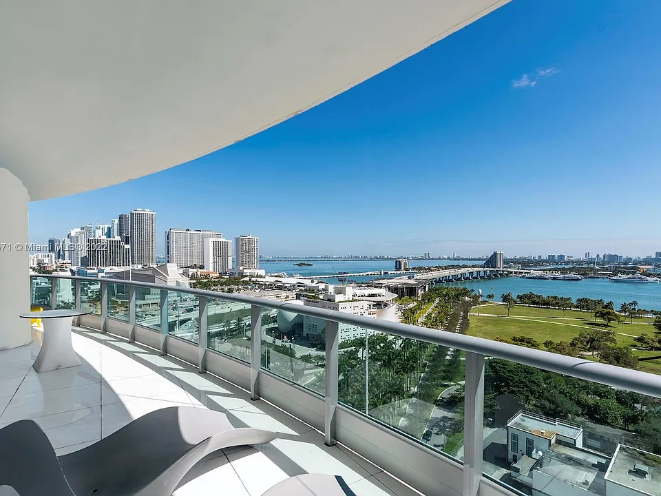 900 Biscayne Blvd #2006