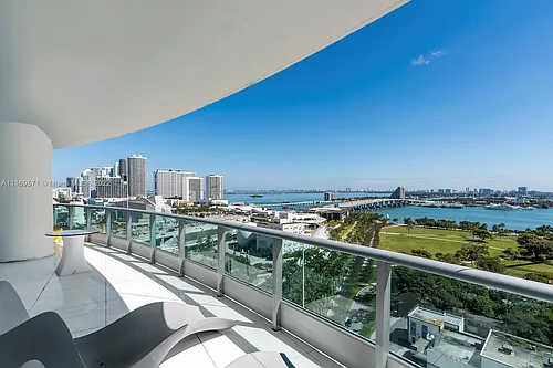 900 Biscayne Blvd Photo 1