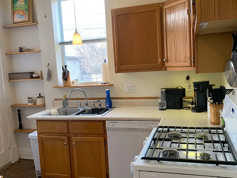 142 W 6th Ave — Photo 8