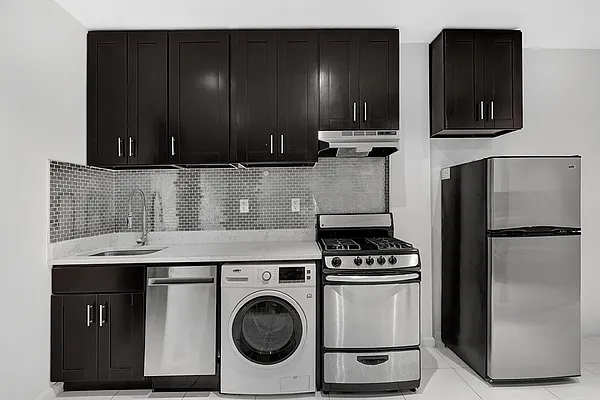 Rented by REZI | media 13