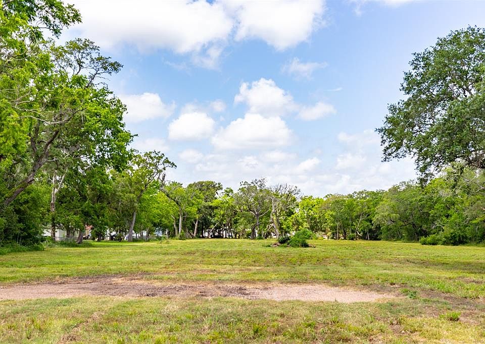 1st image of 1910 Brazosport Blvd N