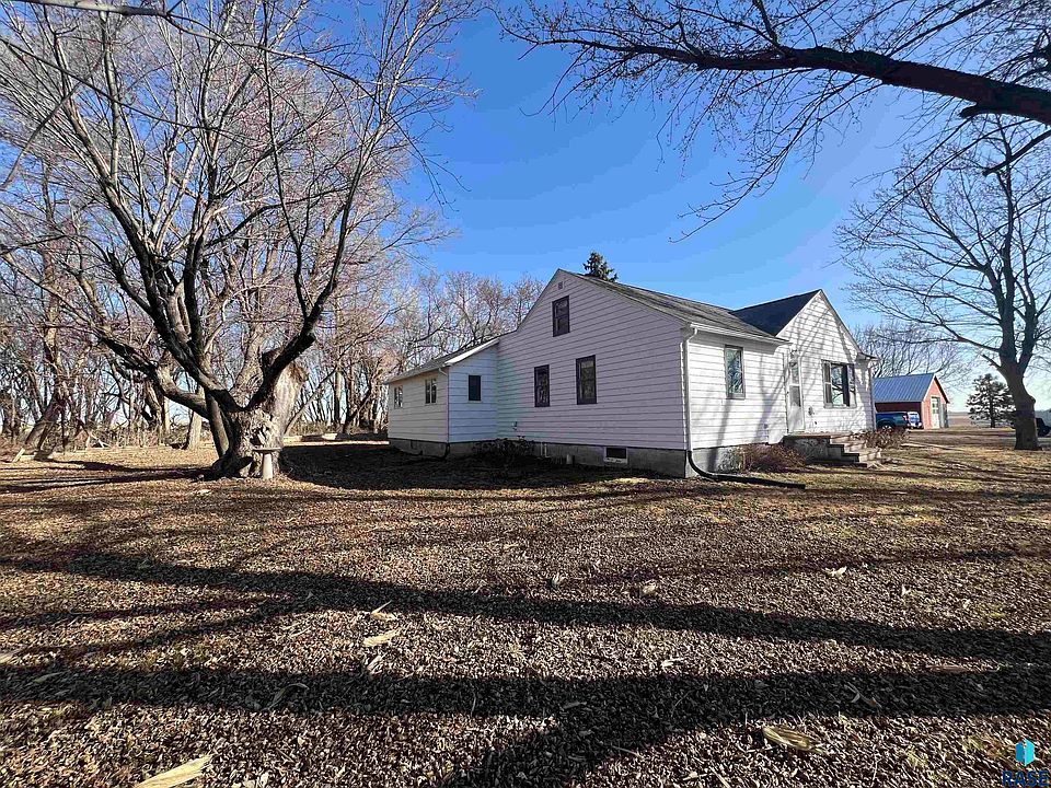 1st image of 1665 31st St