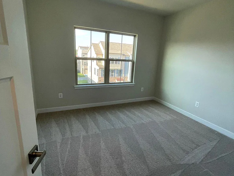 8666 Shady Pines Dr — Photo 35