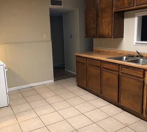 5th image of 4400 Versailles Dr