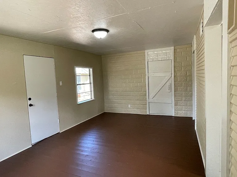 422 S Orange St — Photo 14
