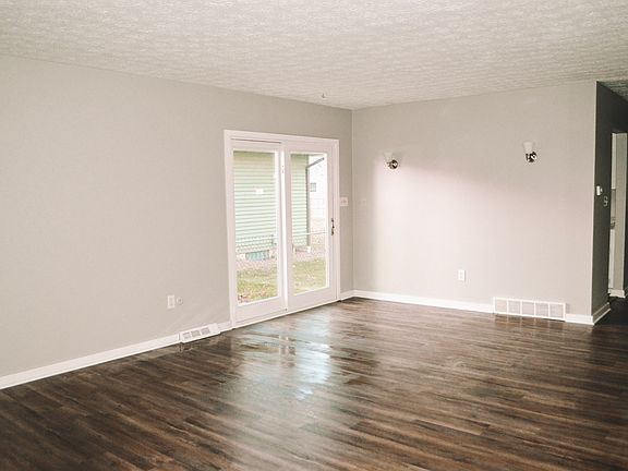 3rd image of 2034-2036 Jewett Dr