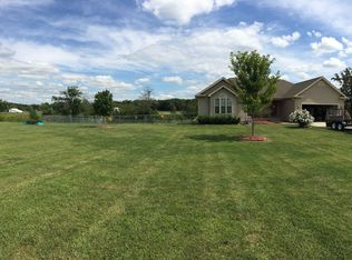 15034 Country Lake Estates Rd, Girard, IL 62640