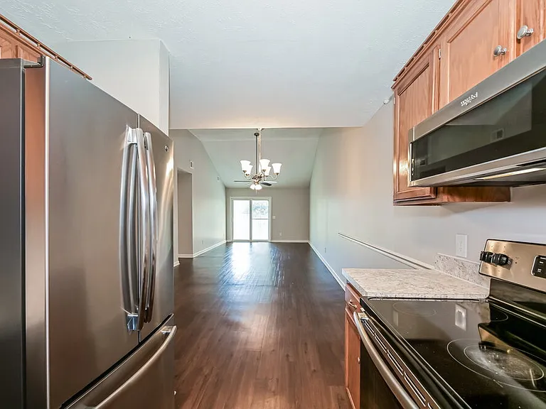 603 Freedom Ct — Photo 8