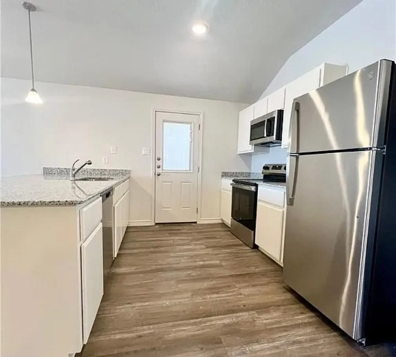 113 Dolphin Dr — Photo 4