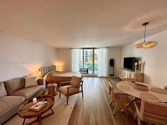 3rd image of 2301 Collins Ave APT 511