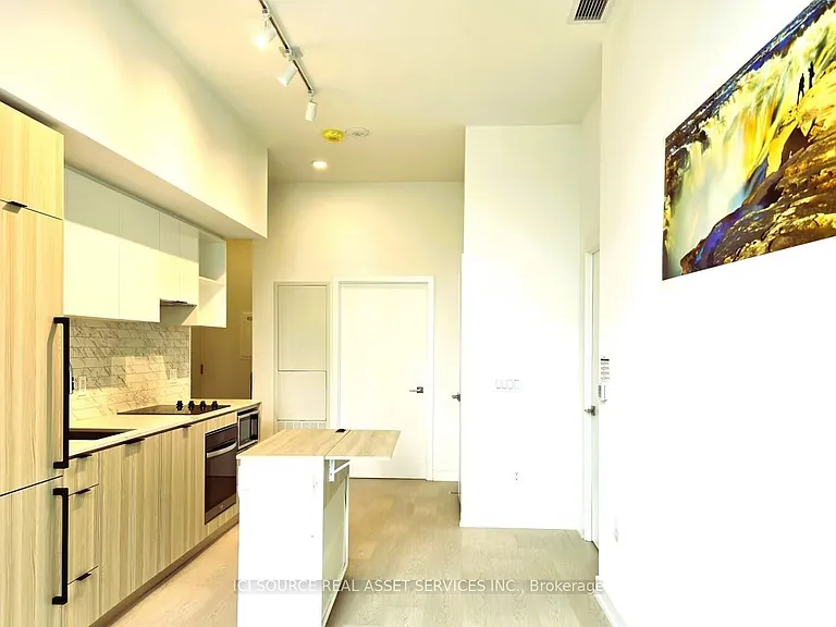 252 Church St #1006 — Photo 8